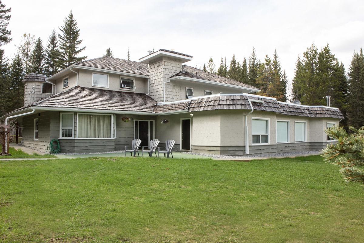 לינה וארוחת בוקר Bragg Creek Sleepy Creek Country Manor מראה חיצוני תמונה